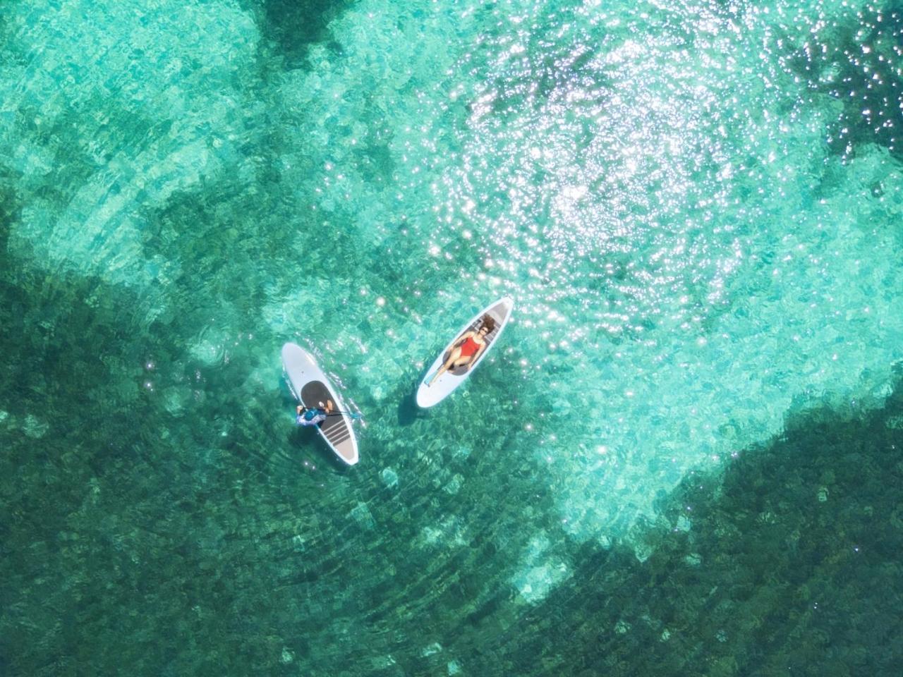 ホテル Puerta Azul Sandy Bay エクステリア 写真